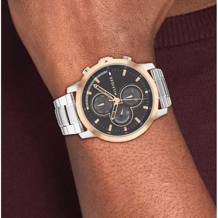 TOMMY HILFIGER Mod. 1792050 gent's quartz analog watch, 46mm case, water-resistant 5 ATM, mineral dial, official box included.