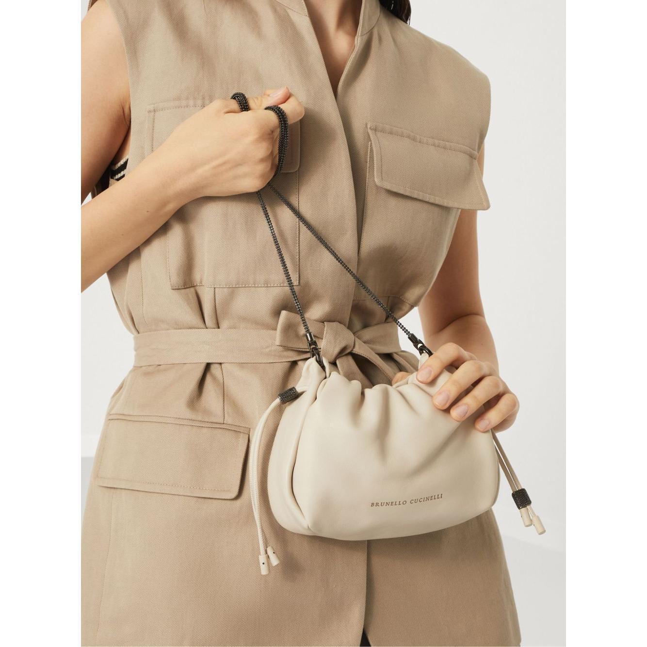 Front view with bag zipped and handles upright.