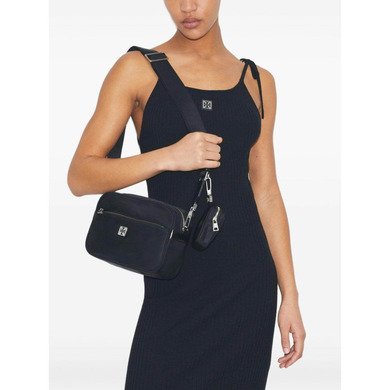 Front view with bag zipped and handles upright.
