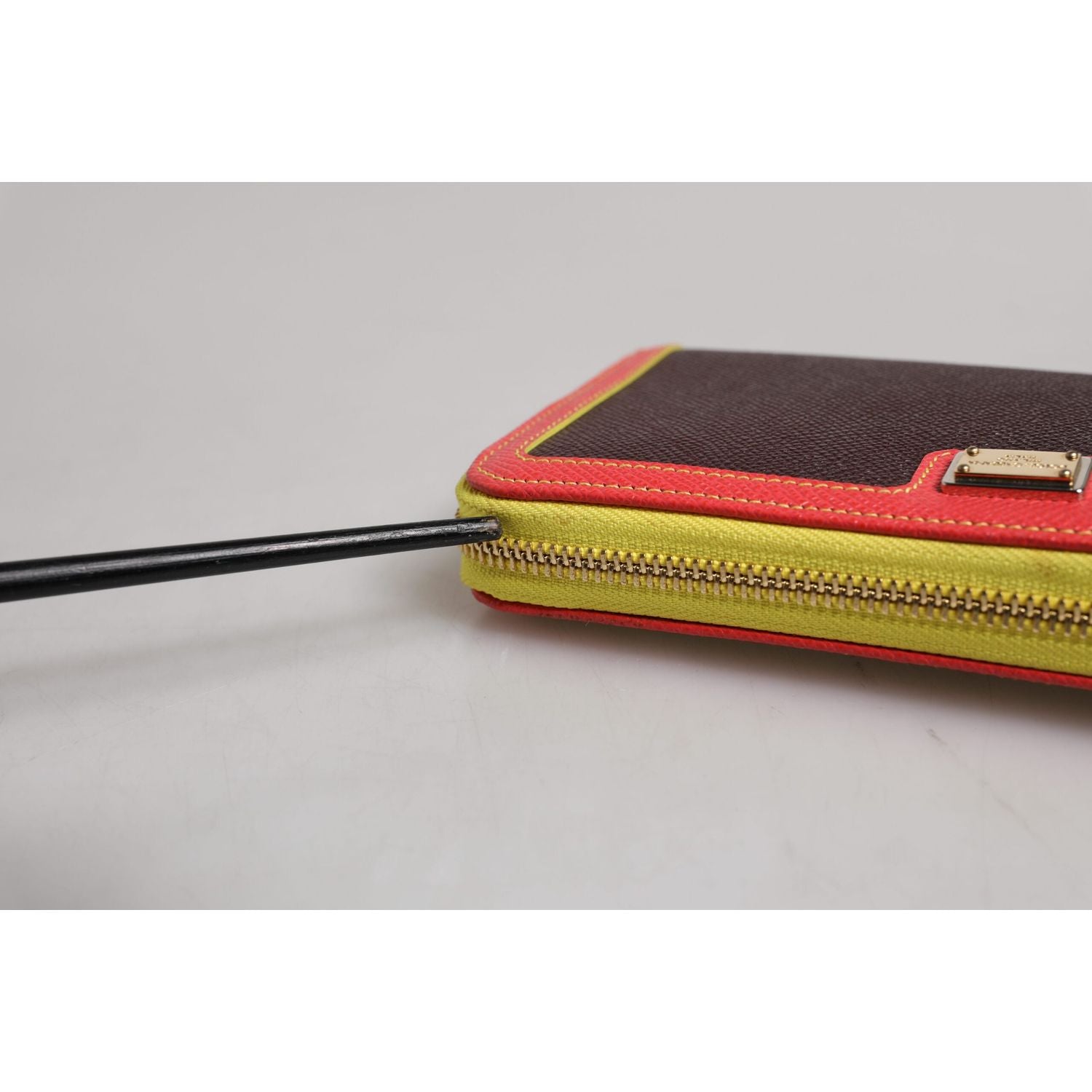 Front view with bag zipped and handles upright.