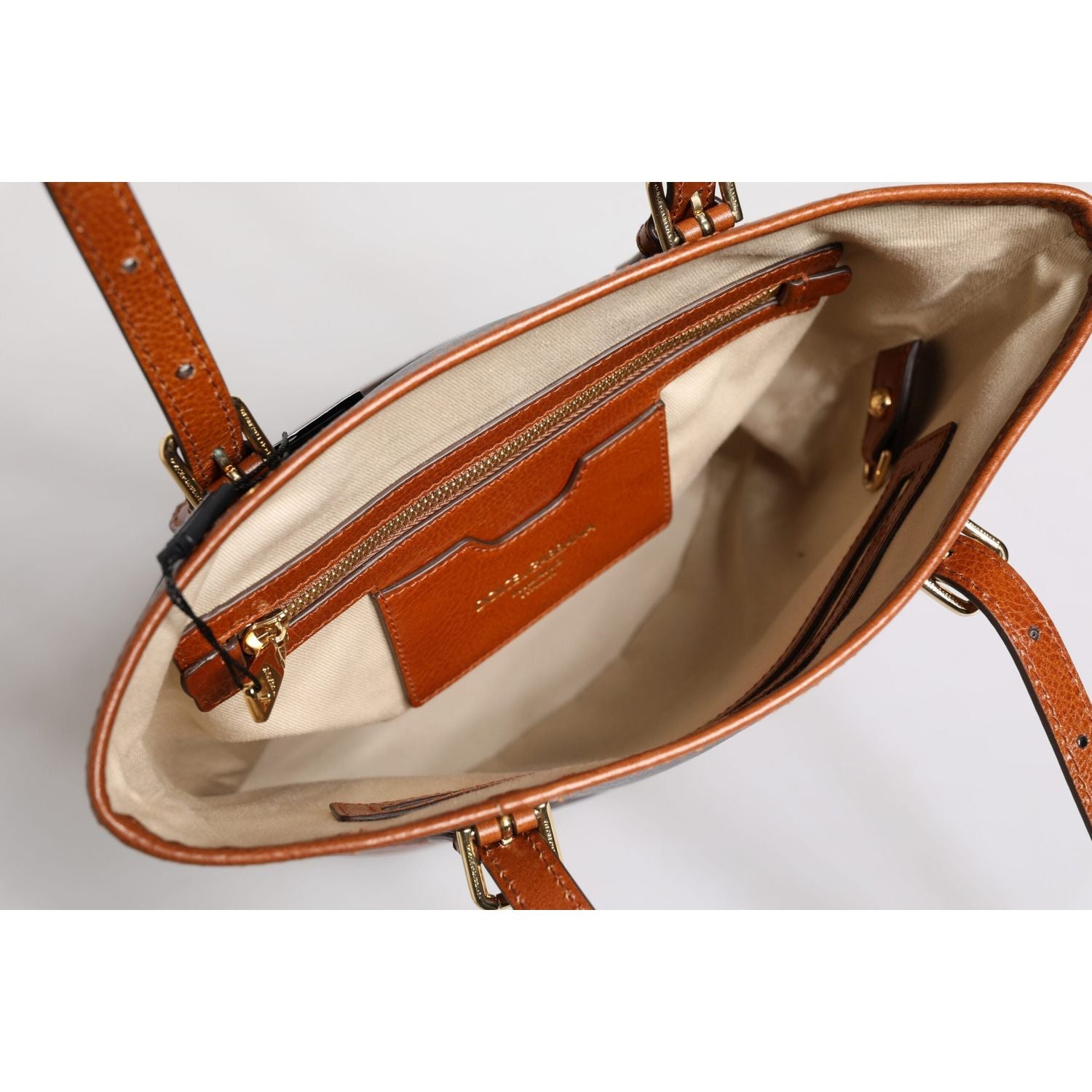 Front view with bag zipped and handles upright.