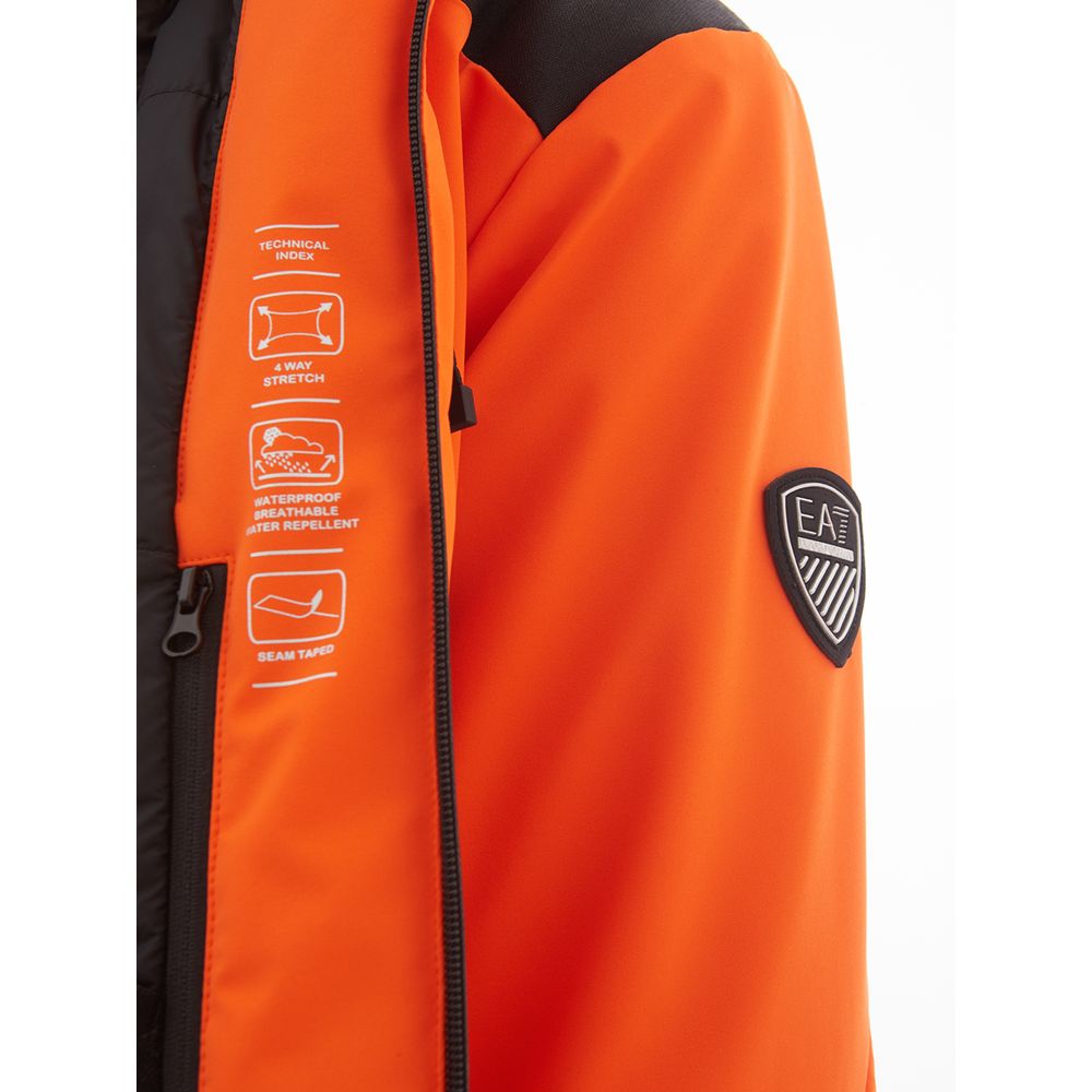 Front view with bag zipped and handles upright.