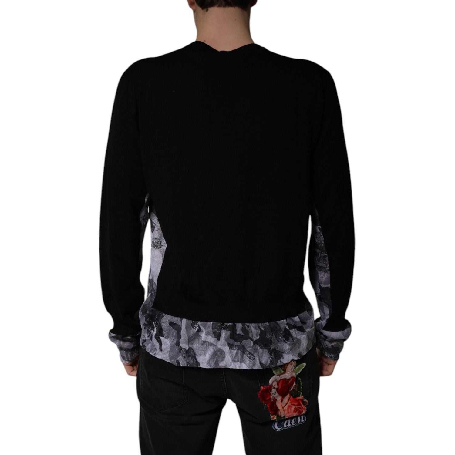 Front view with bag zipped and handles upright.