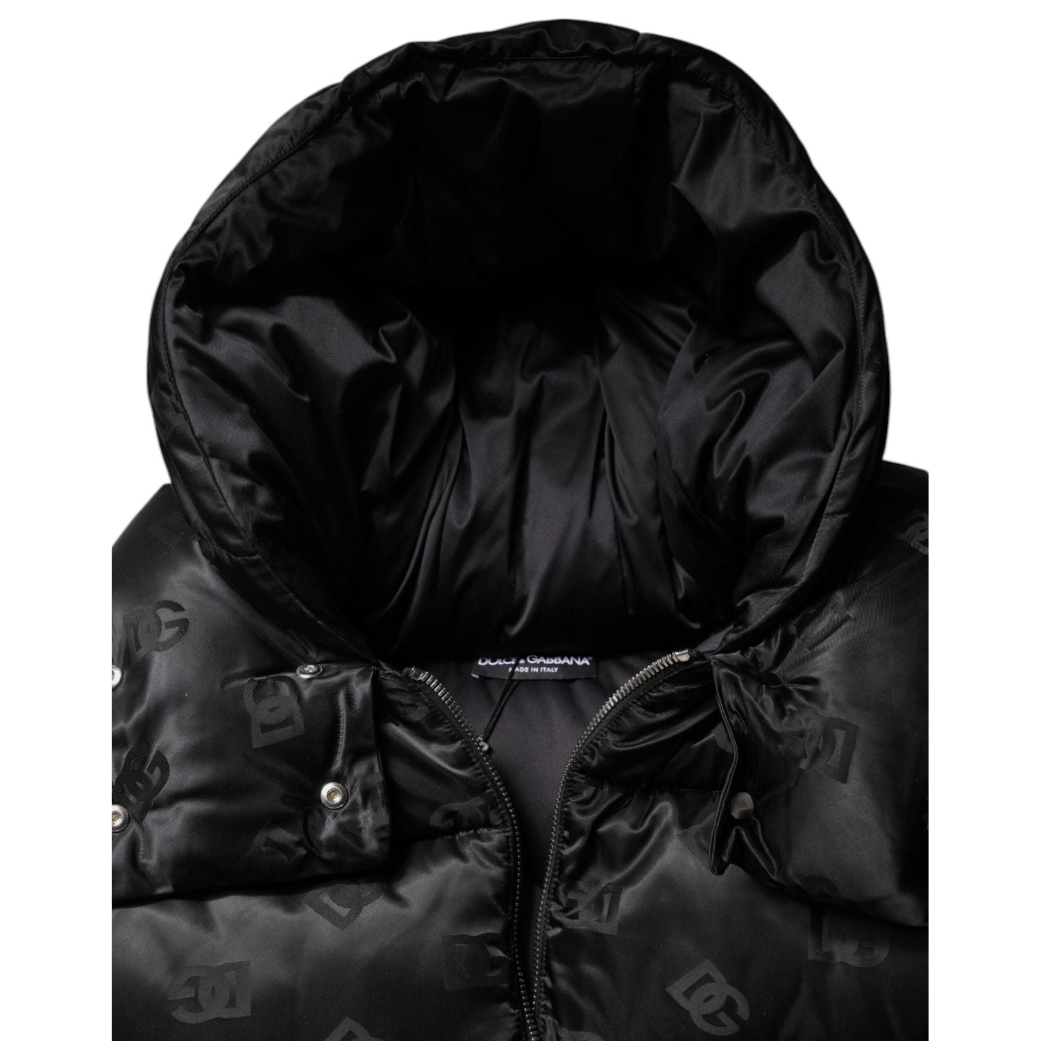 Front view with bag zipped and handles upright.