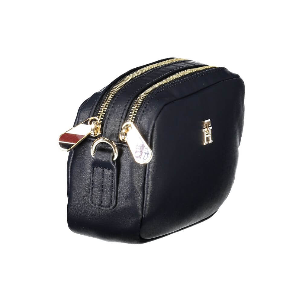 Front view with bag zipped and handles upright.