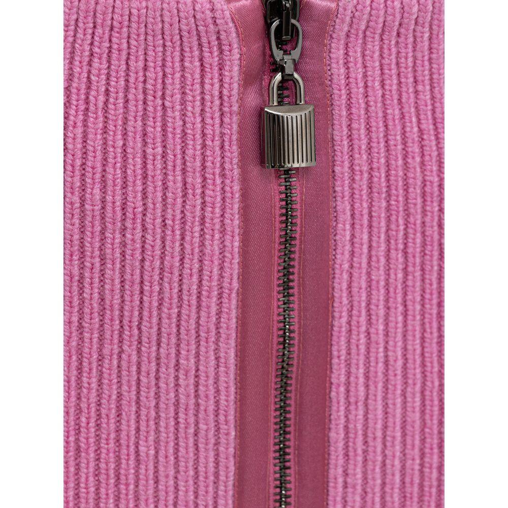 Front view with bag zipped and handles upright.
