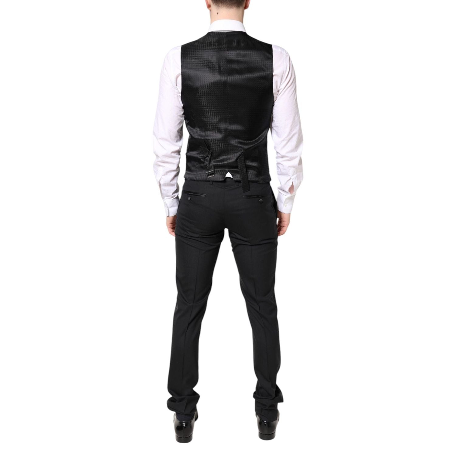 Front view with bag zipped and handles upright.