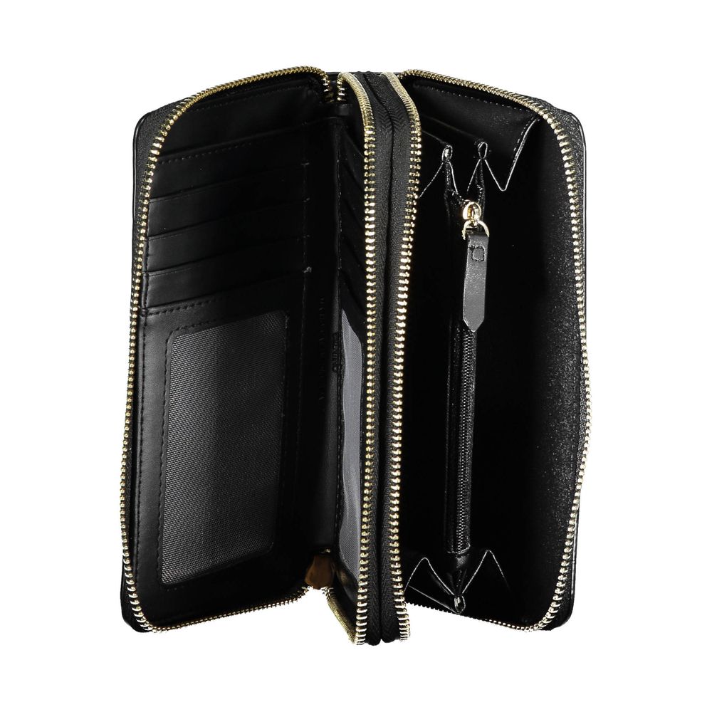 Front view with bag zipped and handles upright.