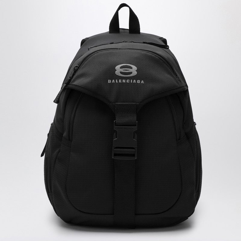 Front view with bag zipped and handles upright.