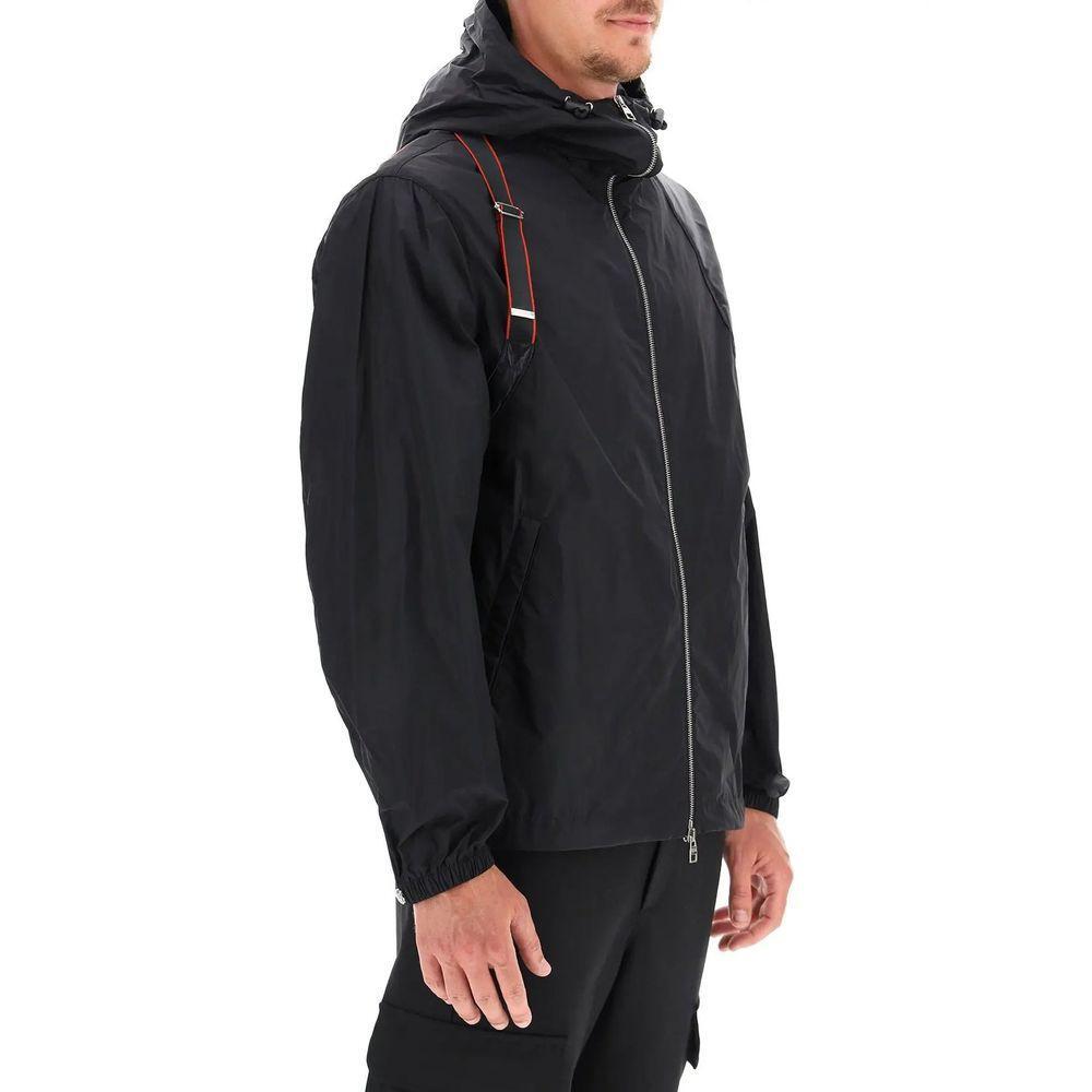 Front view with bag zipped and handles upright.