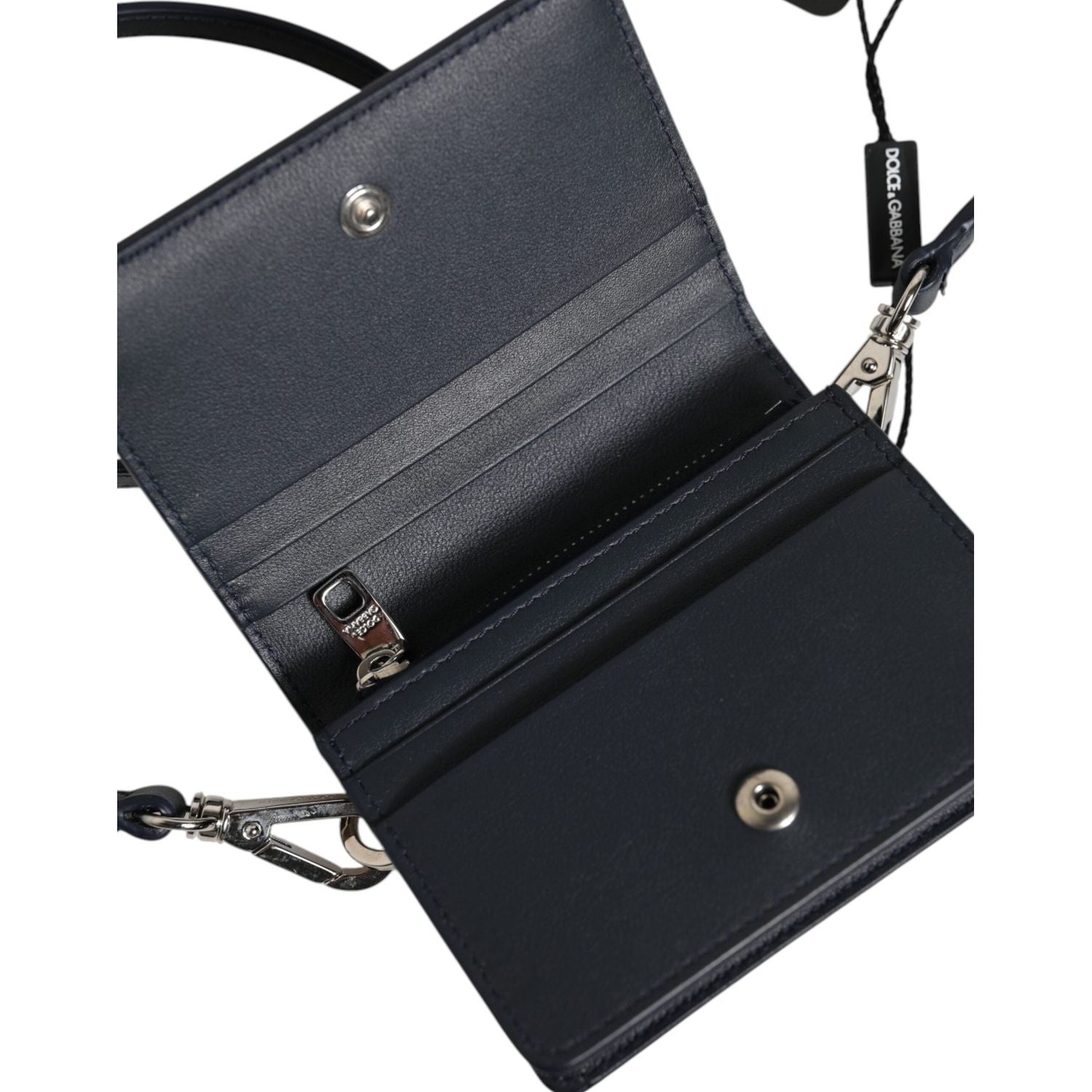 Front view with bag zipped and handles upright.
