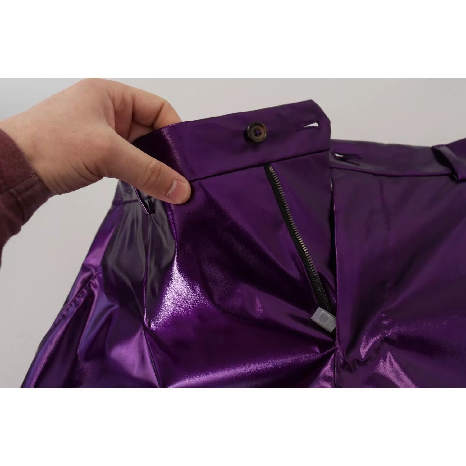 Front view with bag zipped and handles upright.
