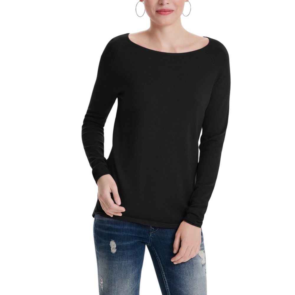 Elegant woman wearing Only Black Viscose Sweatshirt with long sleeves and asymmetric cut for stylish versatility.
