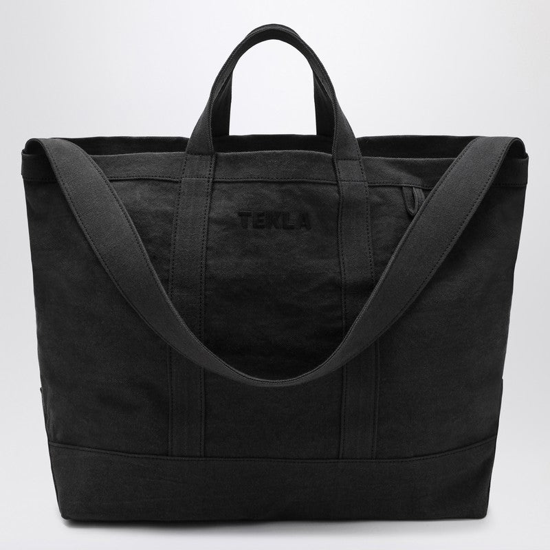 Front view with bag zipped and handles upright.