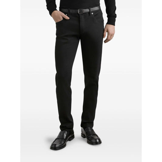 Dolce & Gabbana five pockets logo plaque Denim cotton jeans in black with front button fastening and belt loops.