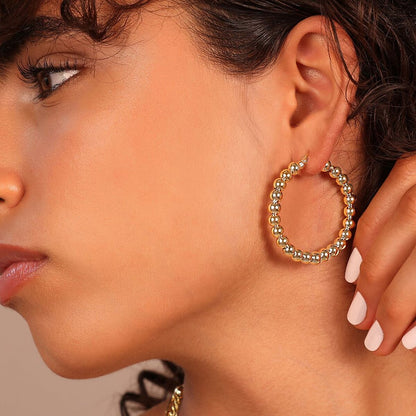 ETRUSCA JEWELS JEWELRY Mod. WSET00808.YG hoop earrings worn by a model