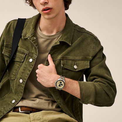 Man wearing FOSSIL WATCHES Mod. FS6126 with casual outfit, showcasing stylish design and elegance.