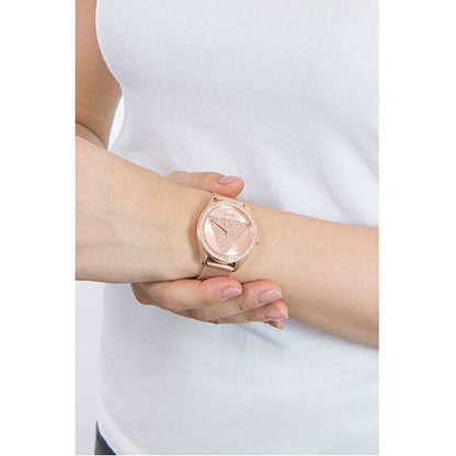 GUESS Mod. W1142L4 watch with quartz analog movement, worn on a woman's wrist, showcasing rose gold design and official packaging.