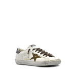 Golden Goose Super-Star in nappa leather with leather star and leather heel tab, white sneaker with star patch and contrasting heel.