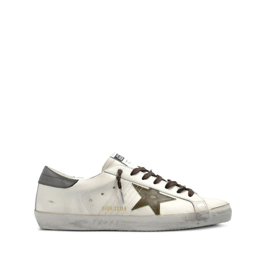 Golden Goose Super-Star in nappa leather with leather star and leather heel tab sneaker with contrasting heel and star patch.