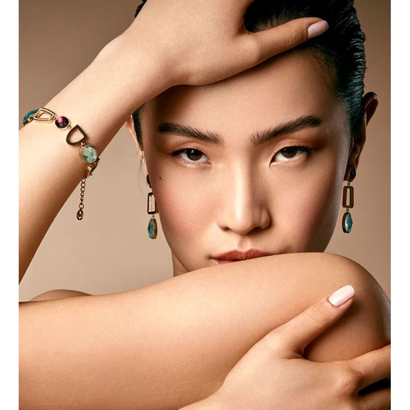 Woman wearing VICEROY FASHION Mod. 14088P01012 bracelet with silver 925° material, showing elegant design and quartz analog functionality.