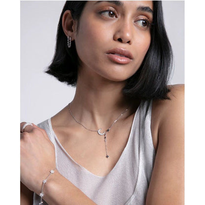 Lady wearing VICEROY JEWELS Mod. 13205C000-30 necklace in silver, showcasing elegant design. Suitable for formal occasions.